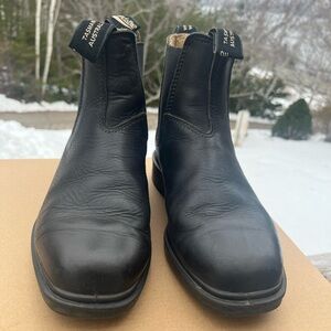 Blundstone Black Leather Chelsea Boots - Pull-On Work Style